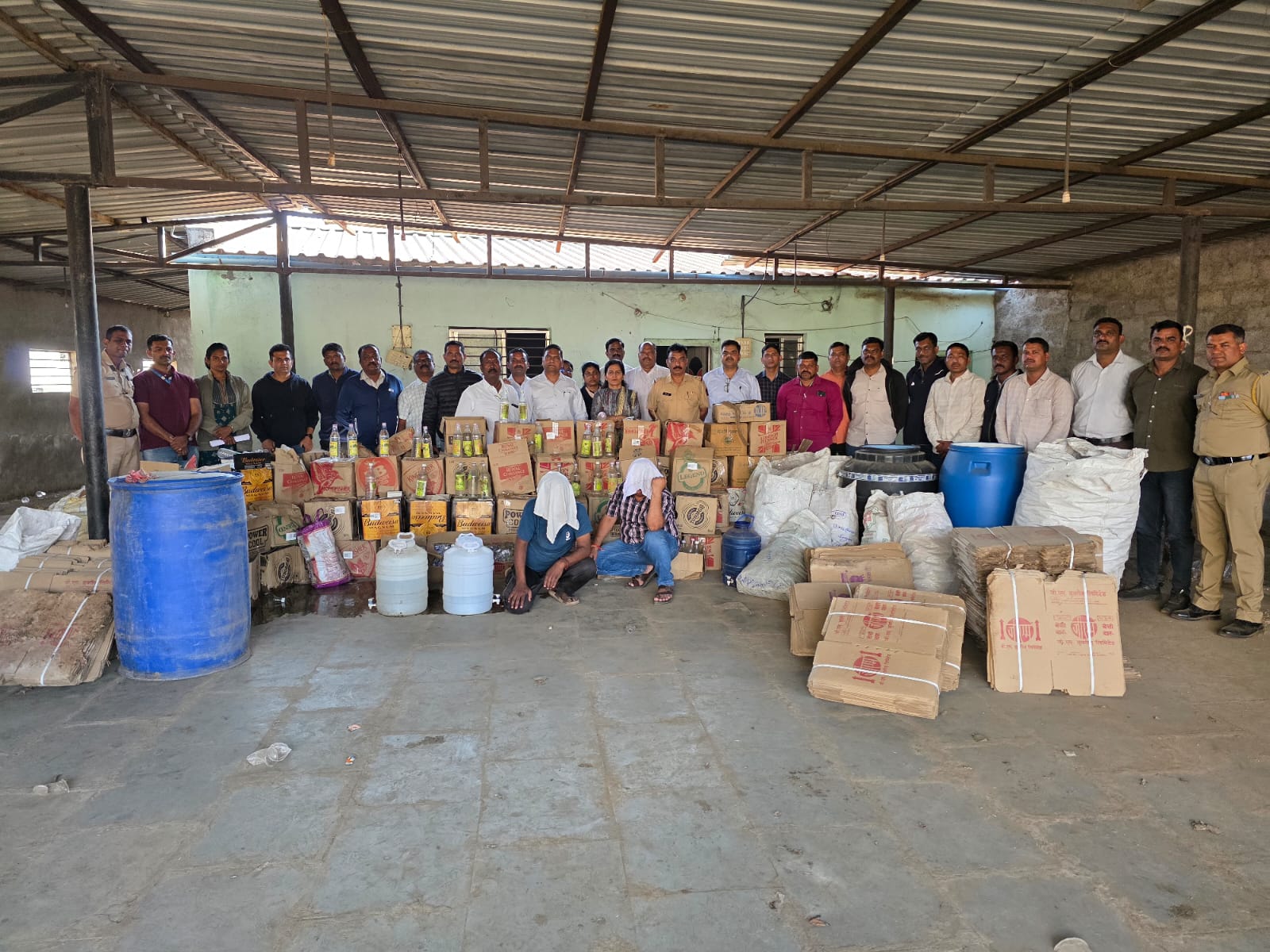 Fake country liquor racket busted in Kolhapur